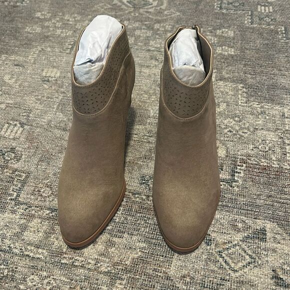 Violet & Red Jackson Lazer Cut Topline Taupe Ankle Booties - Picture 1 of 6